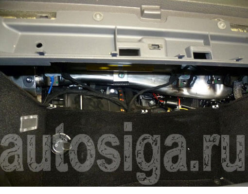 Установка автосигнализации Pandora DXL 3300 и модуля запуска двигателя CAN-TAS-T на VW Touareg 2008