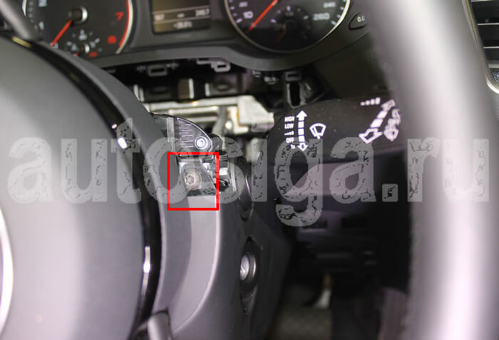 Саморез крепления нижней части кожуха рулевого вала справа Правый саморез