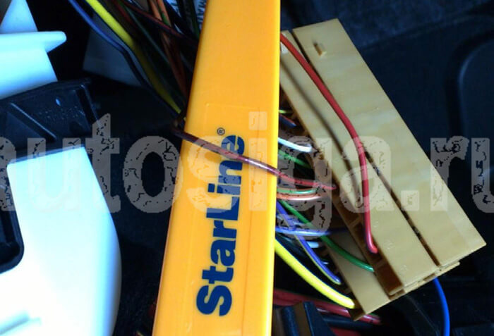 Подключение к аварийке в разъёме BCM Подключение к поовротам