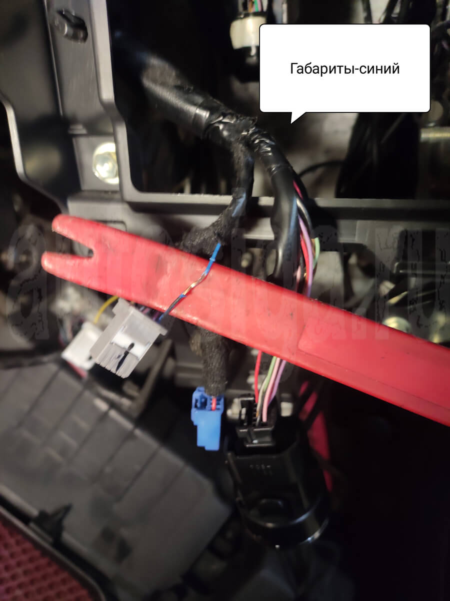 Daihatsu Cast 2018: габариты на разъёме кнопок