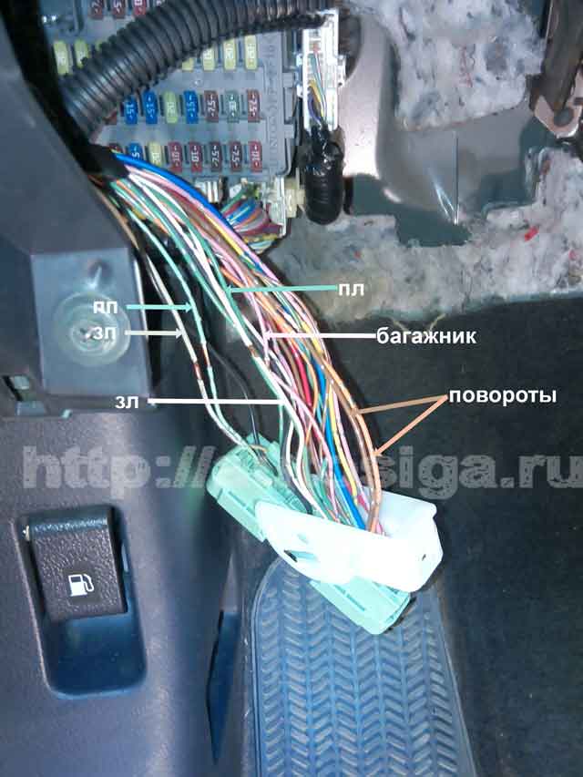 Фото точек подключения автосигнализации на Honda CR-V 2008