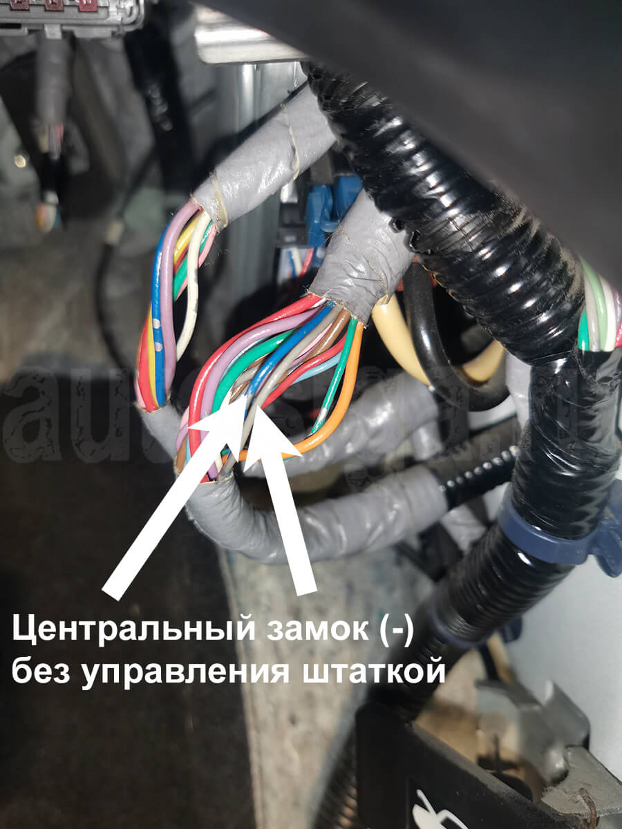 Подключение к центральному замку на Honda Stream 2010 Управление центральным замком