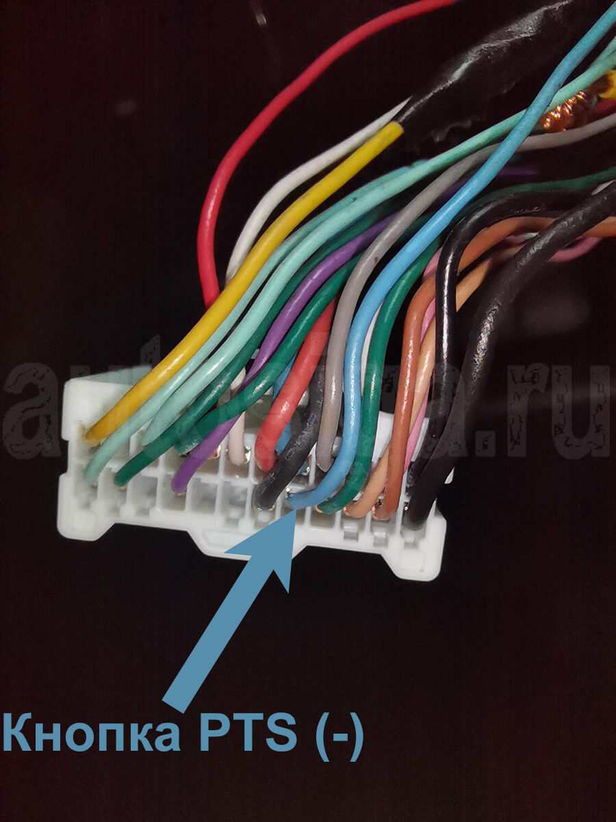 Mazda Axela – подключение сигнализации к кнопке запуска на разъёмах под рулевой колонкой