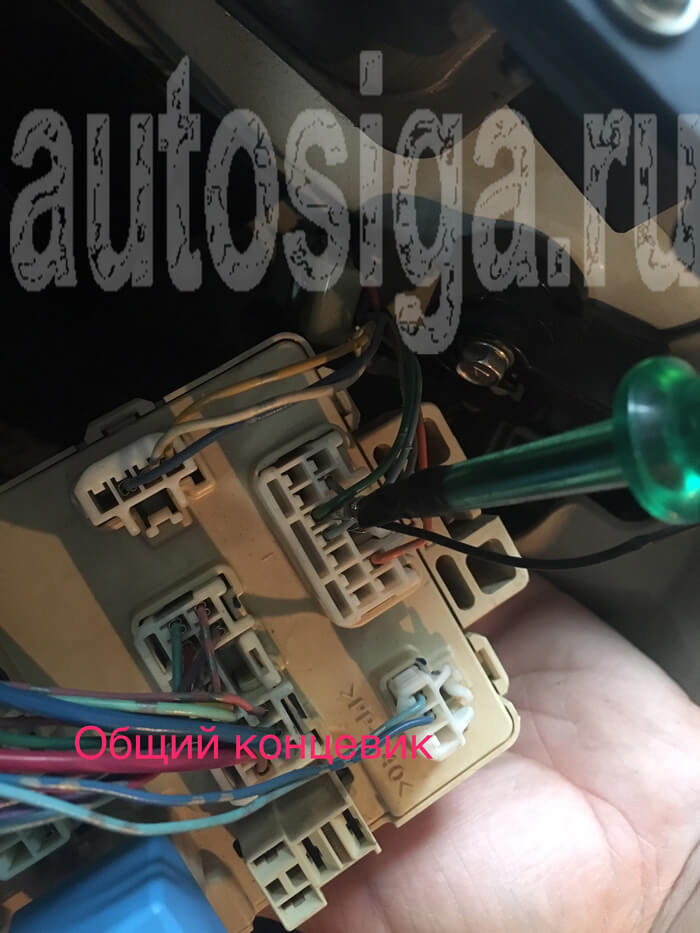 Концевик дверей Точки подключения автосигнализации на Mitsubishi eK-Wagon 2009 - Двери