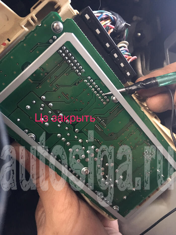 Запирание центрального замка Точки подключения автосигнализации на Mitsubishi eK-Wagon 2009 - Запирание центрального замка