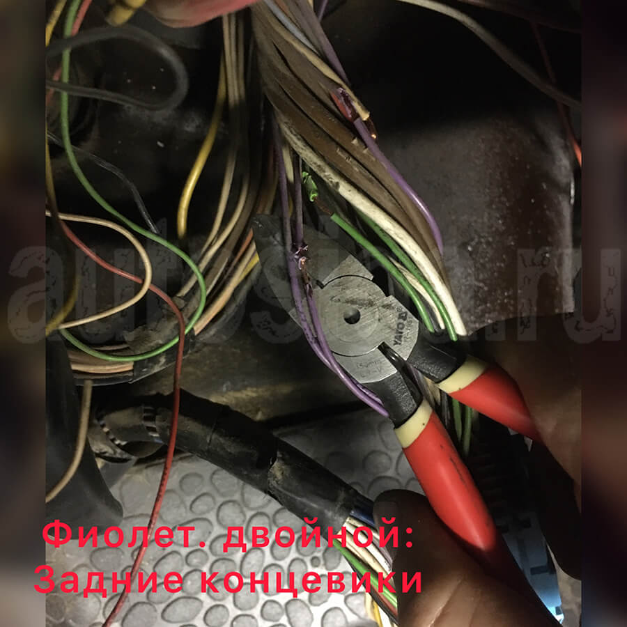 Точки подключения автосигнализации на Nissan Primastar Задние концевики Nissan Primastar