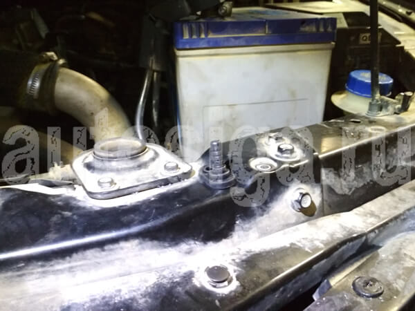 Установка автосигнализации на SsangYong Actyon Sports 2010 - концевик капота Установка автосигнализации на SsangYong Actyon Sports 2010