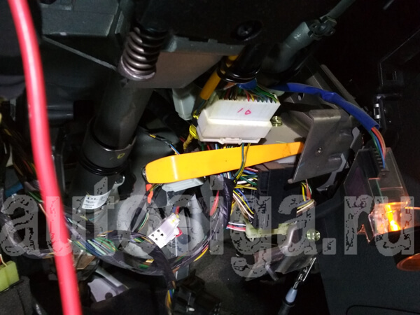 Установка автосигнализации на SsangYong Actyon Sports - повороты Установка автосигнализации на SsangYong Actyon Sports