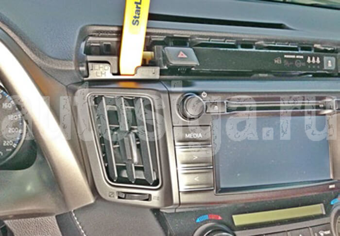 Снятие воздуховода слева от магнитолы Воздуховод слева от магнитолы