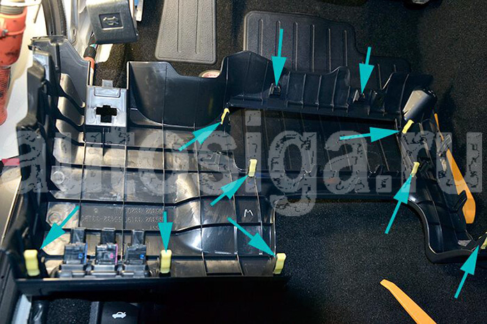 Установка сигнализации на Toyota Camry 2012-2016