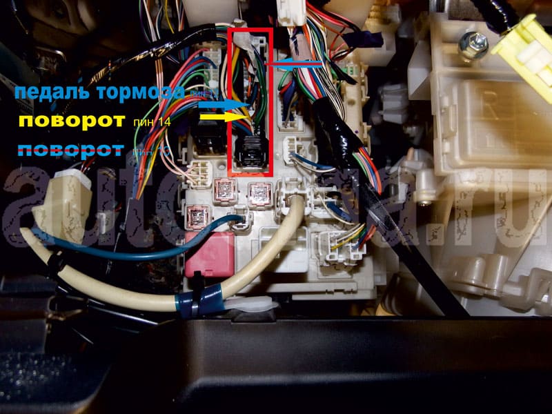 Toyota Corolla Rumion 2008 повороты и тормоз