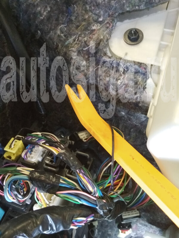 Установка автосигнализации на Toyota Ractis