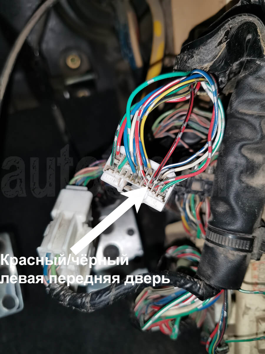 Toyota Altezza 2003 – концевик двери переднего пассажира