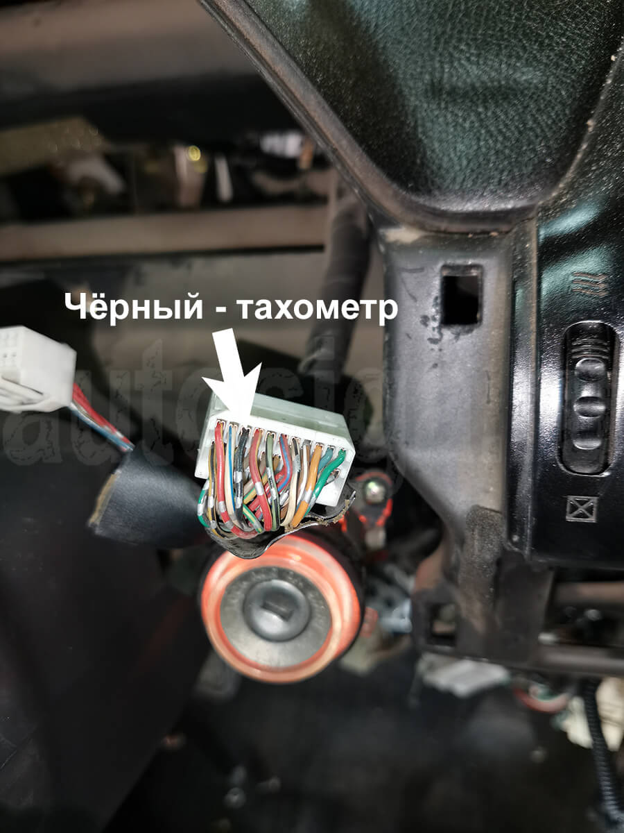 Toyota Altezza 2003 – тахометр на приборке