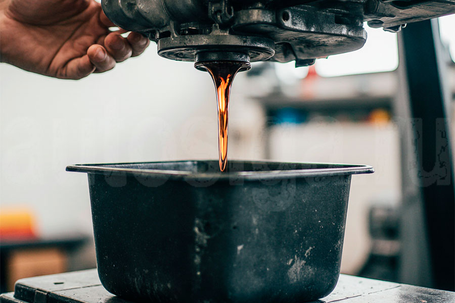 Замена масла в двигателе скутера Замена моторного масла в четырёхтактном скутере