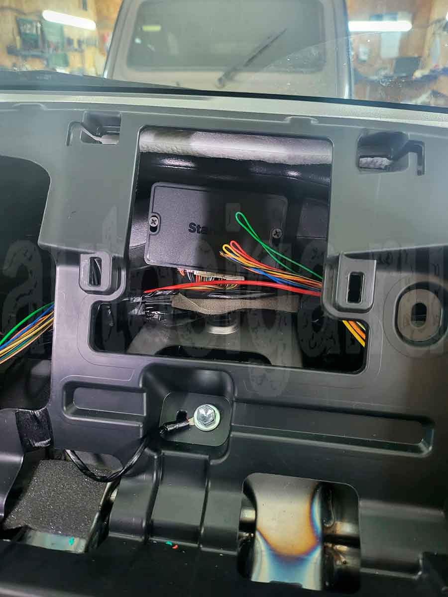 Daihatsu Rocky: размещение блока и подключение массы