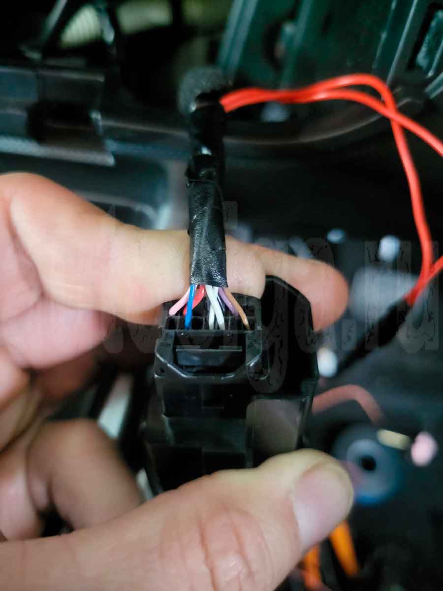 Daihatsu Rocky: подключение к кнопке запуска