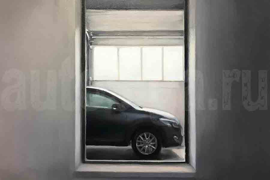 Окно в гараже и естественный свет для комфортного хранения автомобиля