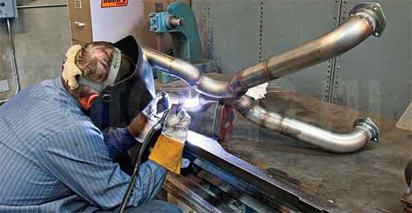 Особенности профессионального ремонта выхлопной системы