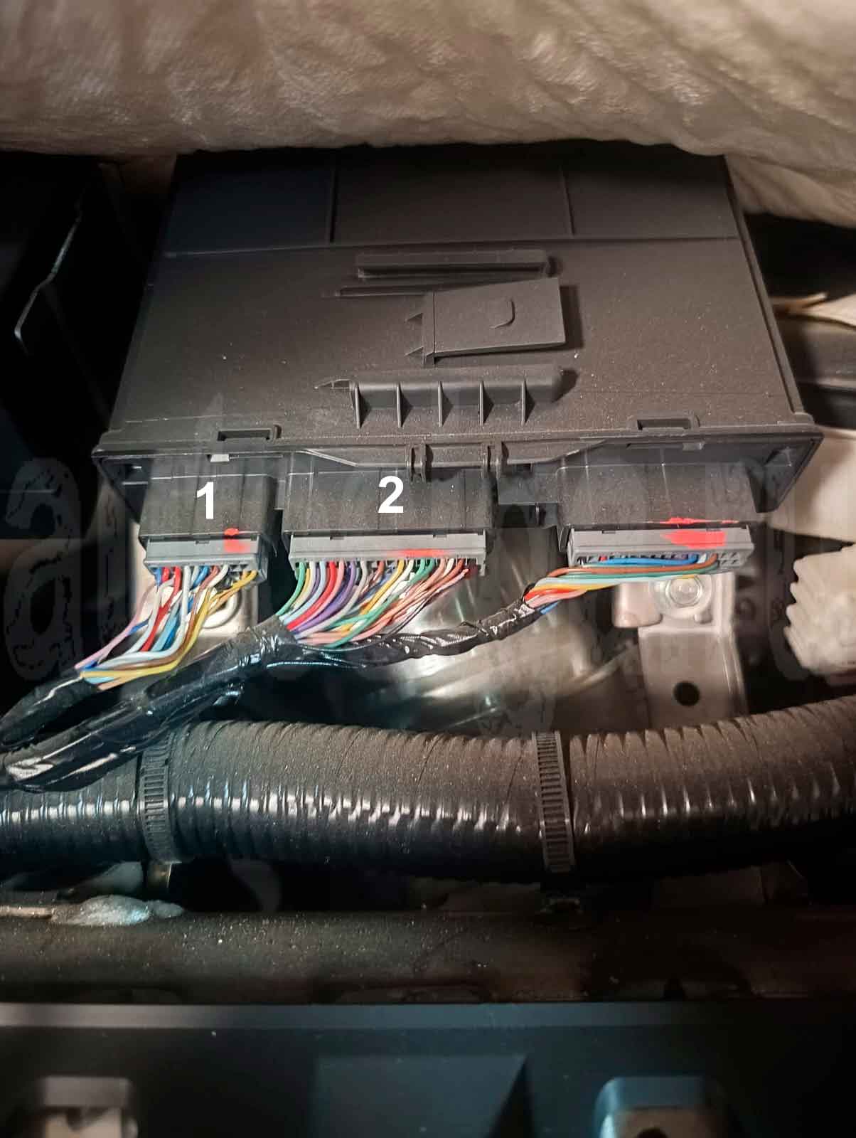 Расположение блока управления Honda XR-V 2020 (PTS) Блок управления Honda XR-V 2020 за панелью приборов