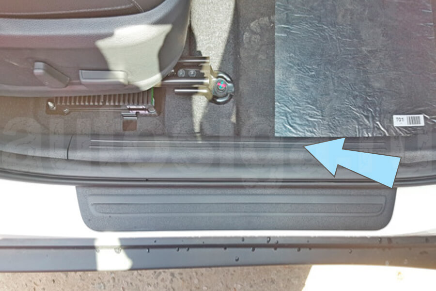 Накладка порога пассажира справа Накладка порога двери пассажира