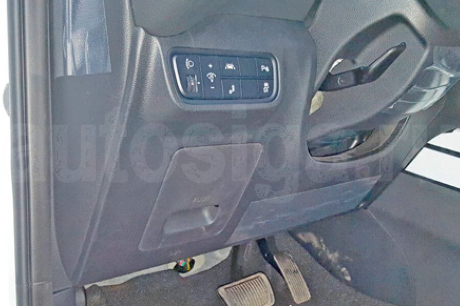 Киа Соул 2019-2023 подрулевая накладка Kia Soul 2019-2023 подрулевая накладка