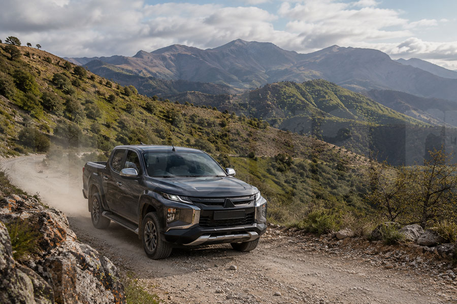 Mitsubishi L200 на бездорожье: поездка в горы и полный привод Mitsubishi L200 на бездорожье: поездка в горы и полный привод