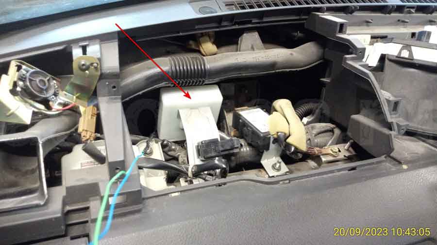 Блок центрального замка на Nissan X-Trail 2005