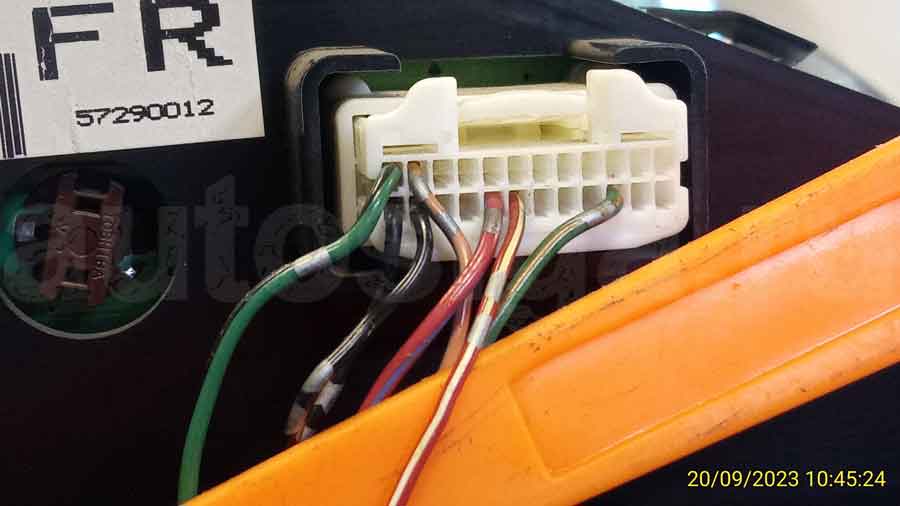 Концевик дверей и багажника на Nissan X-Trail 2005