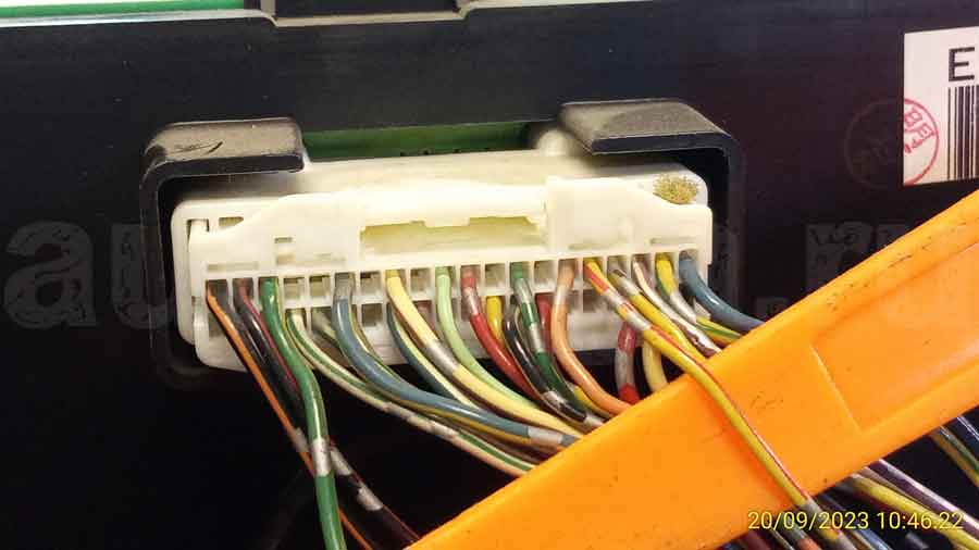 Лампа зарядки на Nissan X-Trail 2005