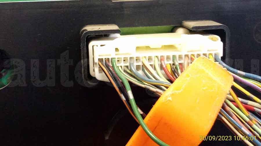 Правый поворотник на Nissan X-Trail 2005