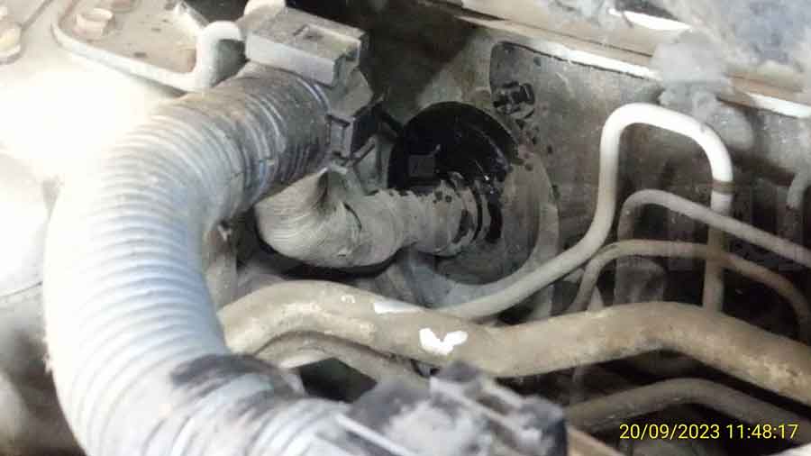 Переход под капот на Nissan X-Trail 2005