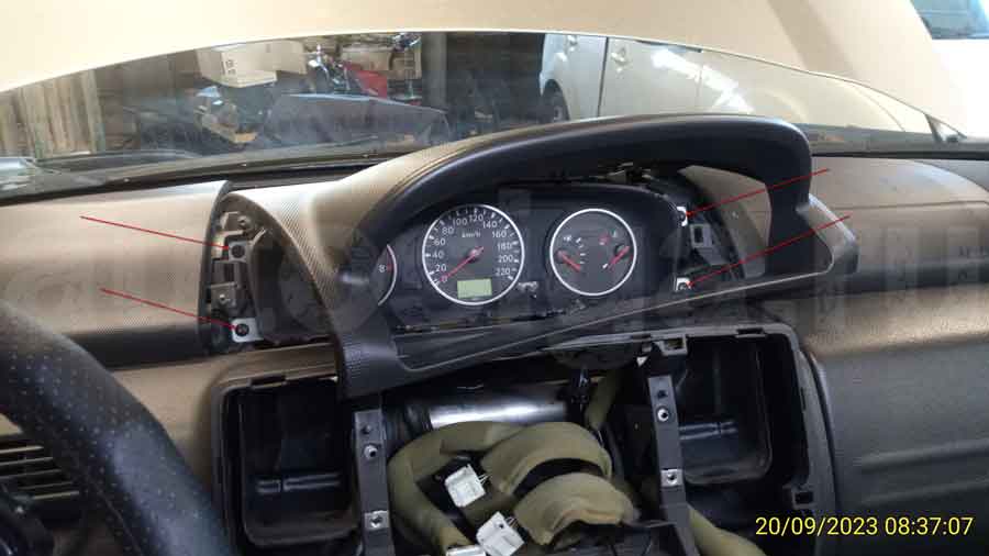 Снятие панели приборов на Nissan X-Trail 2005