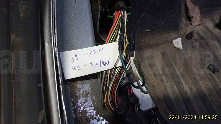 Опель Мерива 2008: подключение к багажнику Opel Meriva 2008: подключение к багажнику