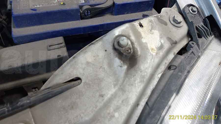 Опель Мерива 2008: концевик капота Opel Meriva 2008: концевик капота