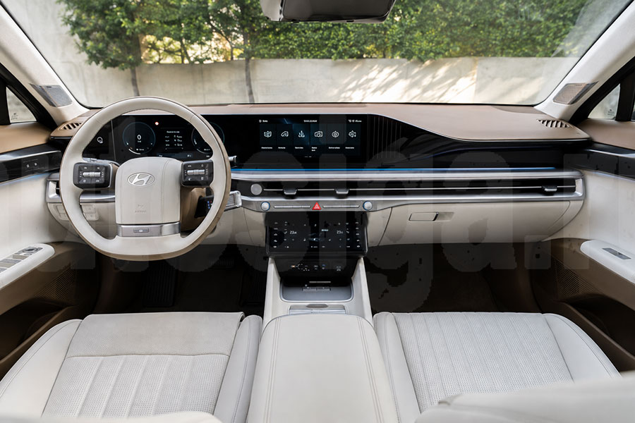 Салон Hyundai Grandeur из Кореи с богатой комплектацией