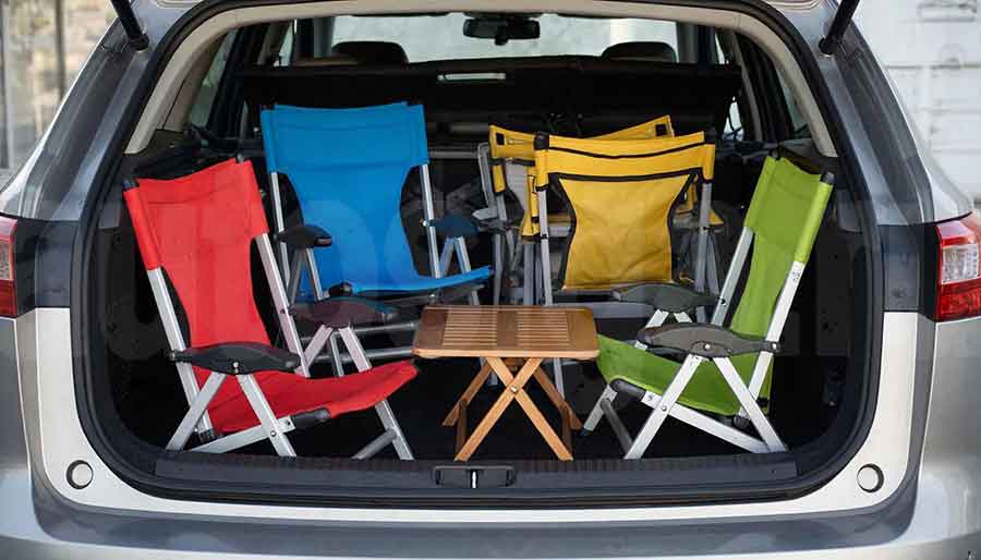 Складная садовая мебель для дачи, уложенная в багажник
