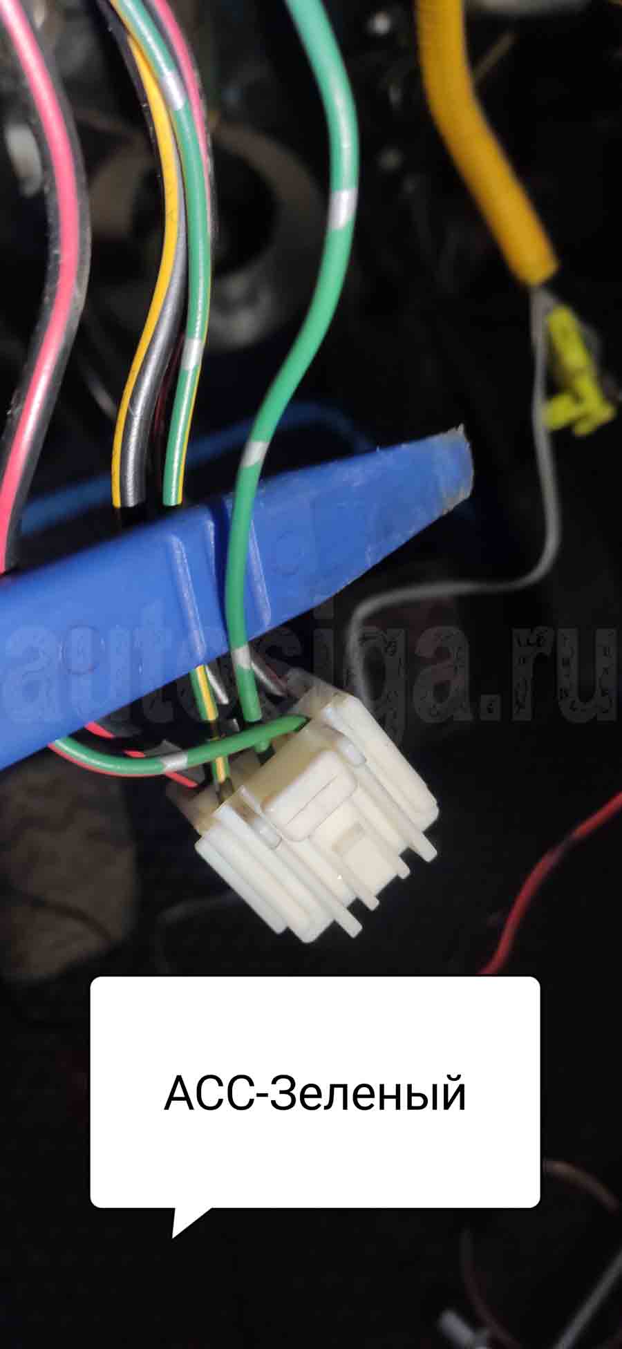 Toyota Avensis 2006: acc на замке зажигания