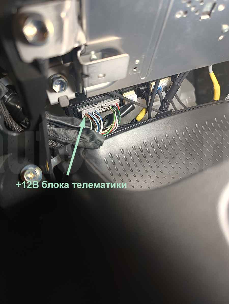 Провод питания блока телематики Toyota Corolla 2022 для автозапуска Toyota Corolla 2022 – разъём блока телематики под автомагнитолой с проводом питания для разрыва на время автозапуска