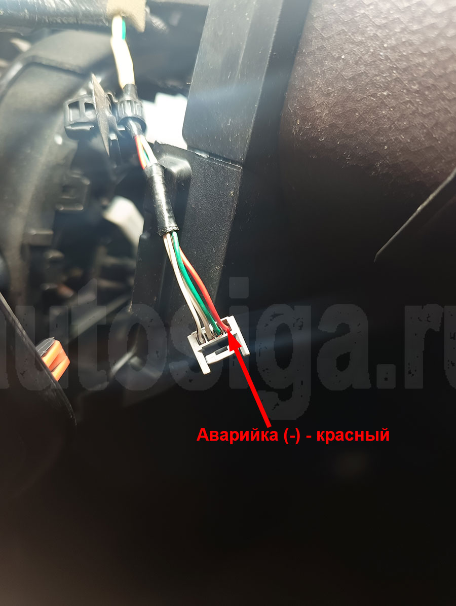 Toyota Roomy 2016-2020 PTS: управление аварийкой через кнопку