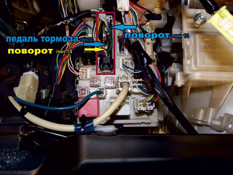 Toyota Fielder 2012 тормоз и повороты