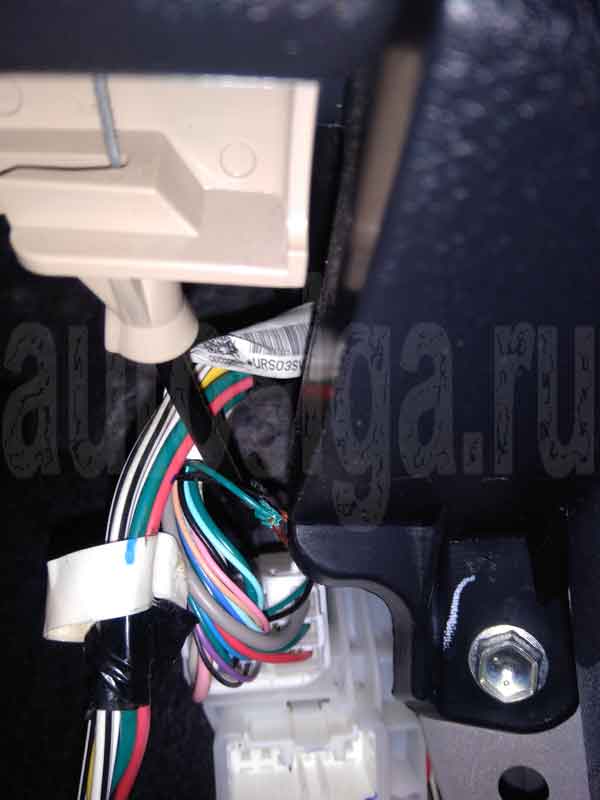 Центральный замок Подключение автосигнализации к центральному замку на Toyota Vitz 2014