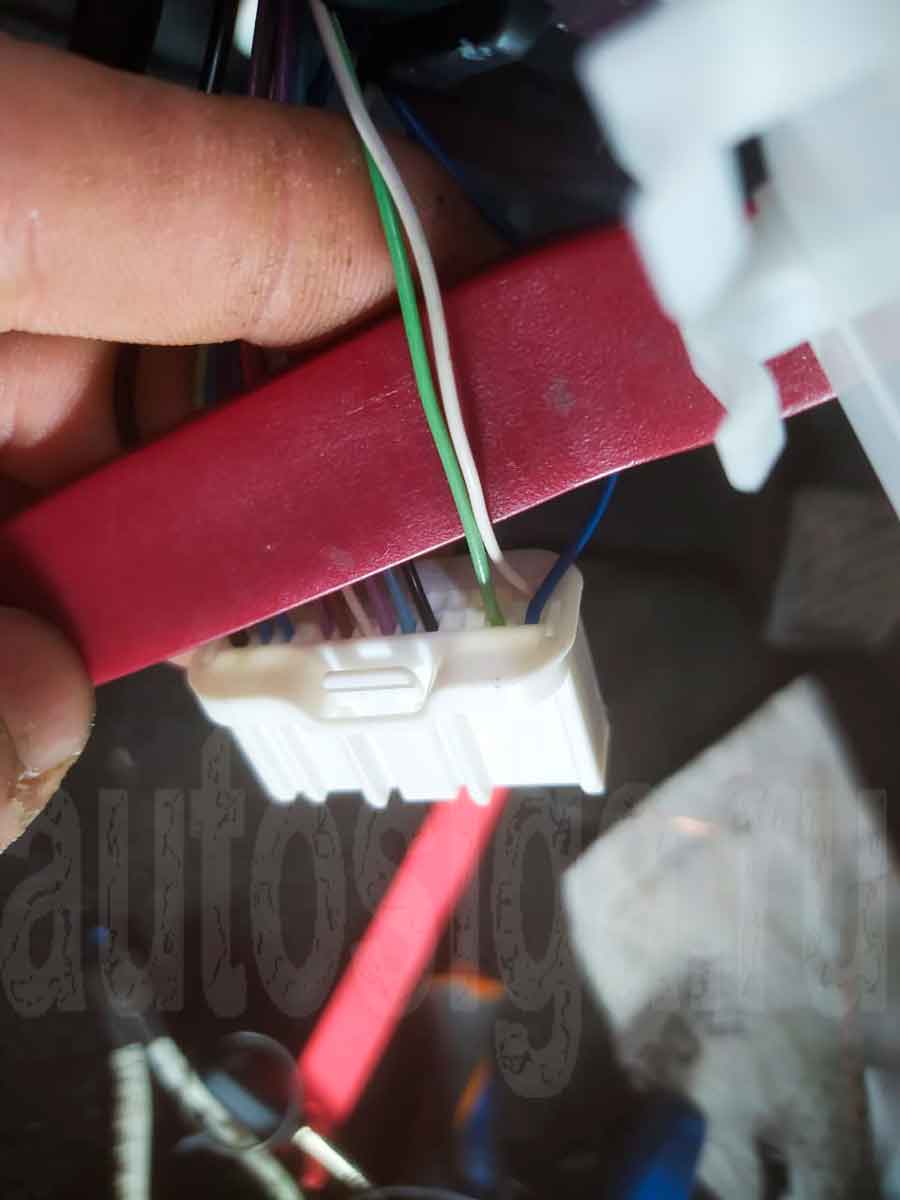 Подключение к поворотам на Toyota Yaris Sedan 2023